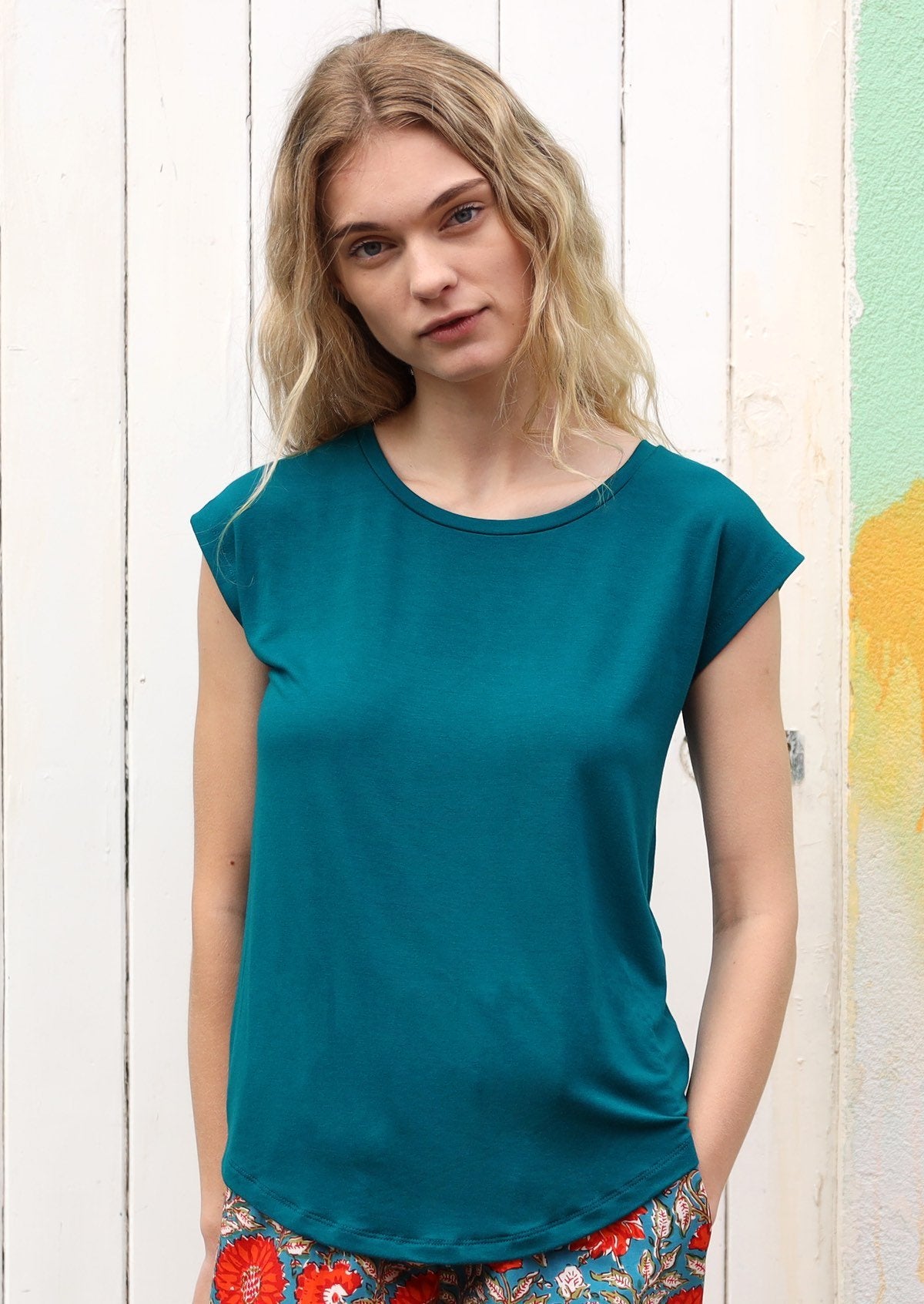 Shell Tee shirt in many colours